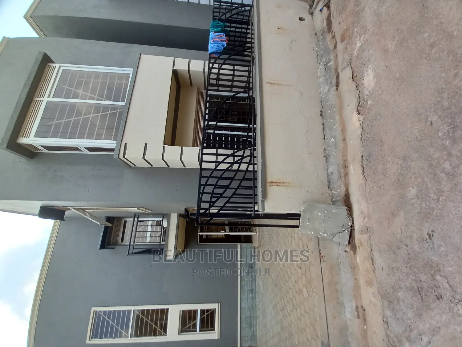 Furnished 4bdrm Duplex in Kira Tarmack for Sale