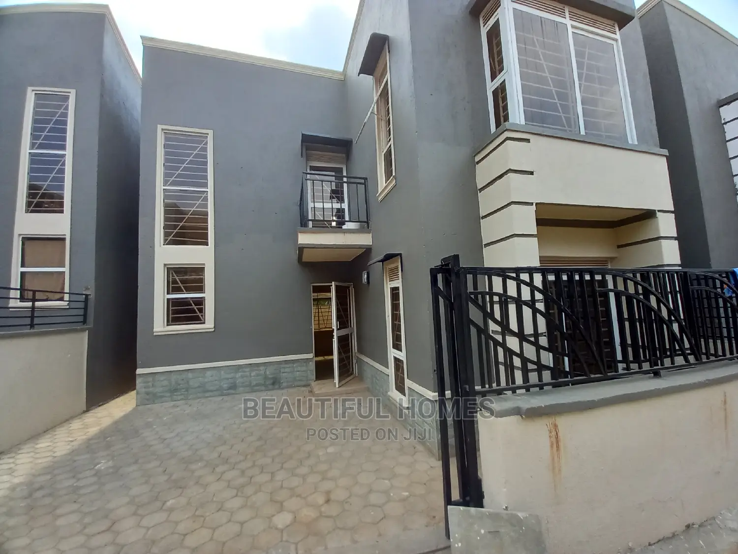 Furnished 4bdrm Duplex in Kira Tarmack for Sale