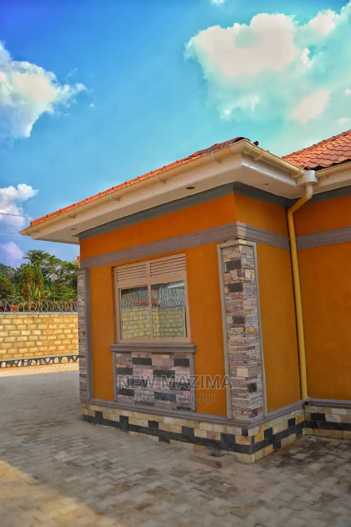 3bdrm Bungalow in Wakiso Namusera, Division a for Sale