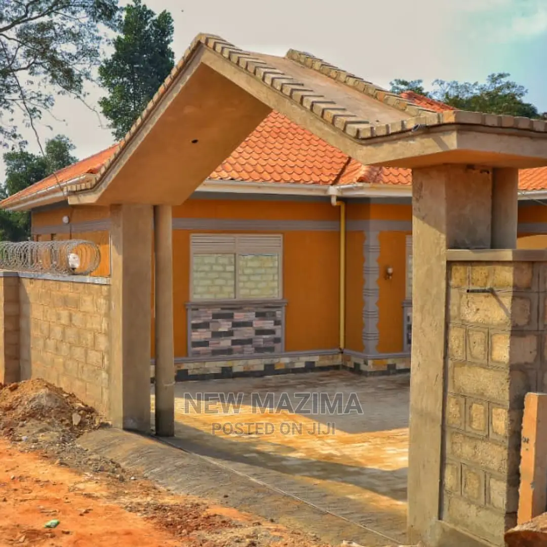 3bdrm Bungalow in Wakiso Namusera, Division a for Sale