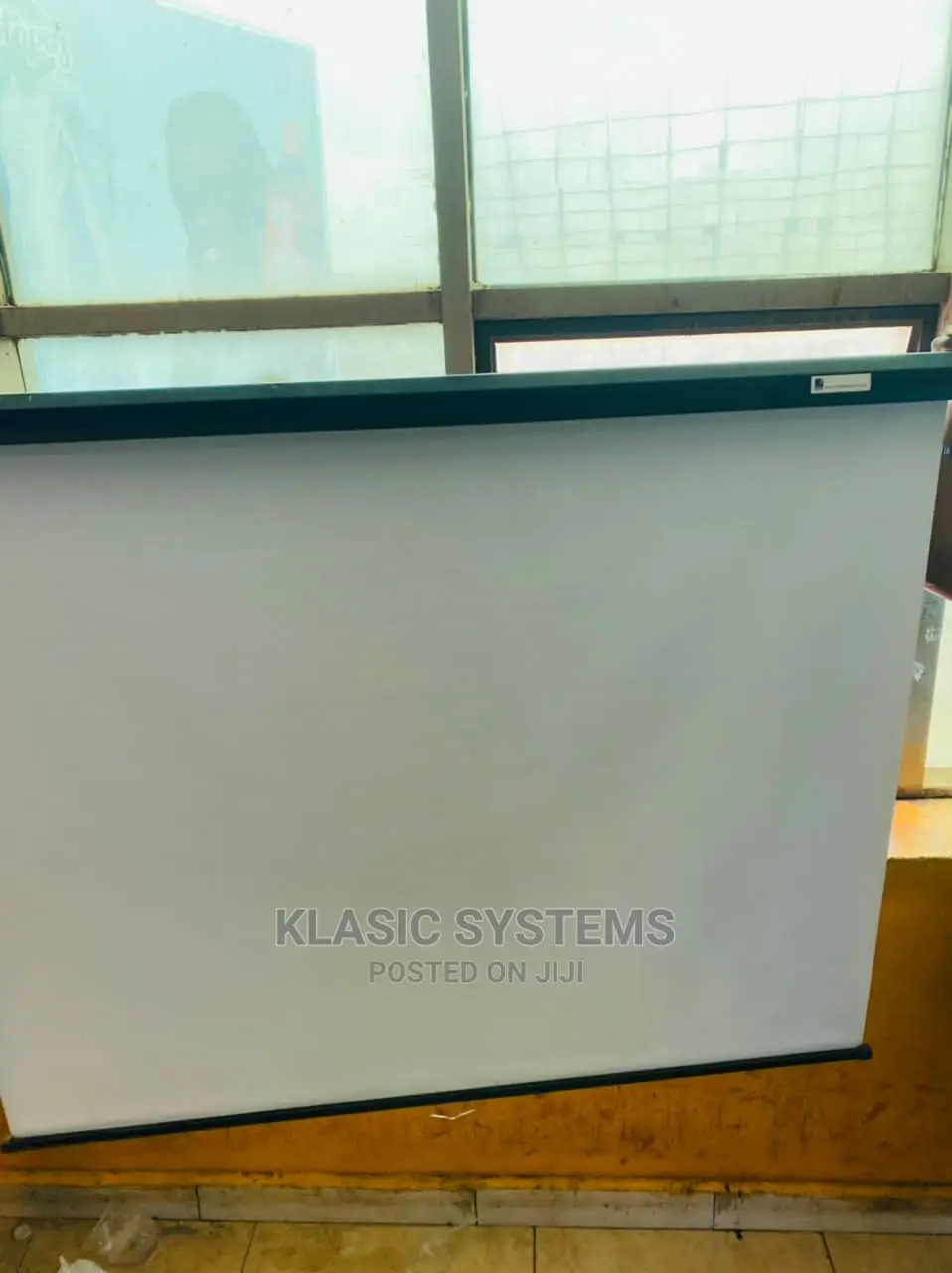 Manual Projector Screen