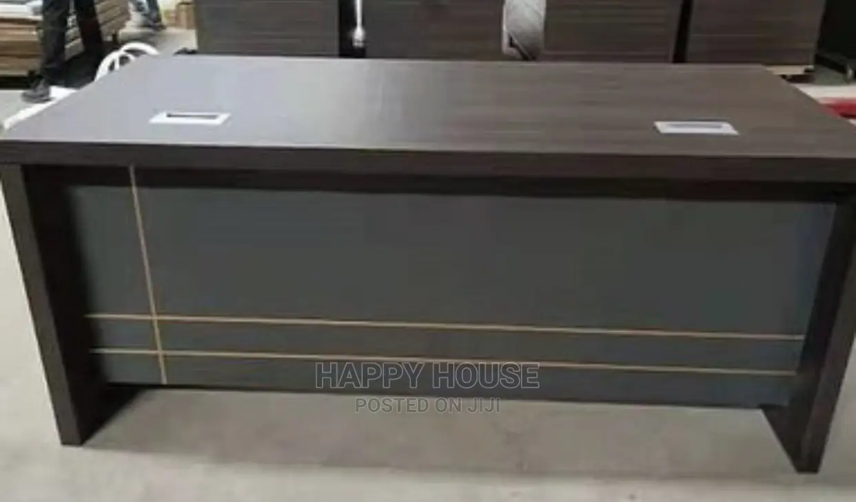 Office Desk With a Side Return.