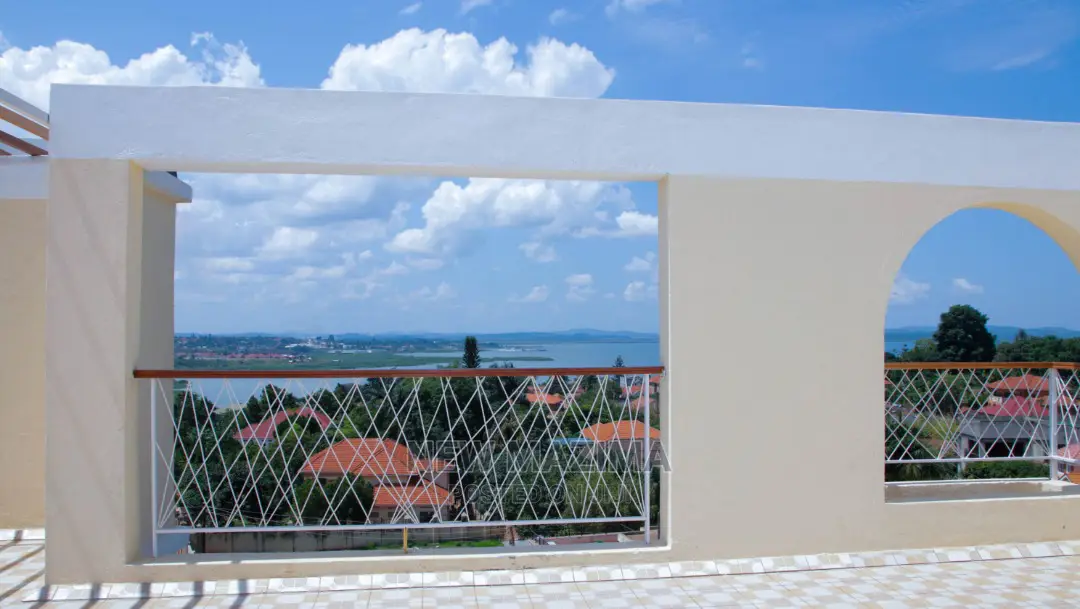 3bdrm Townhouse/Terrace in Muyenga Heights, Central Division for Sale