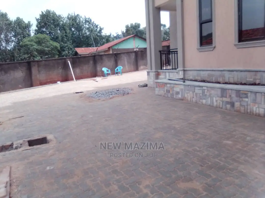 2bdrm Block of Flats in Makindye Kizungu, Central Division for Rent