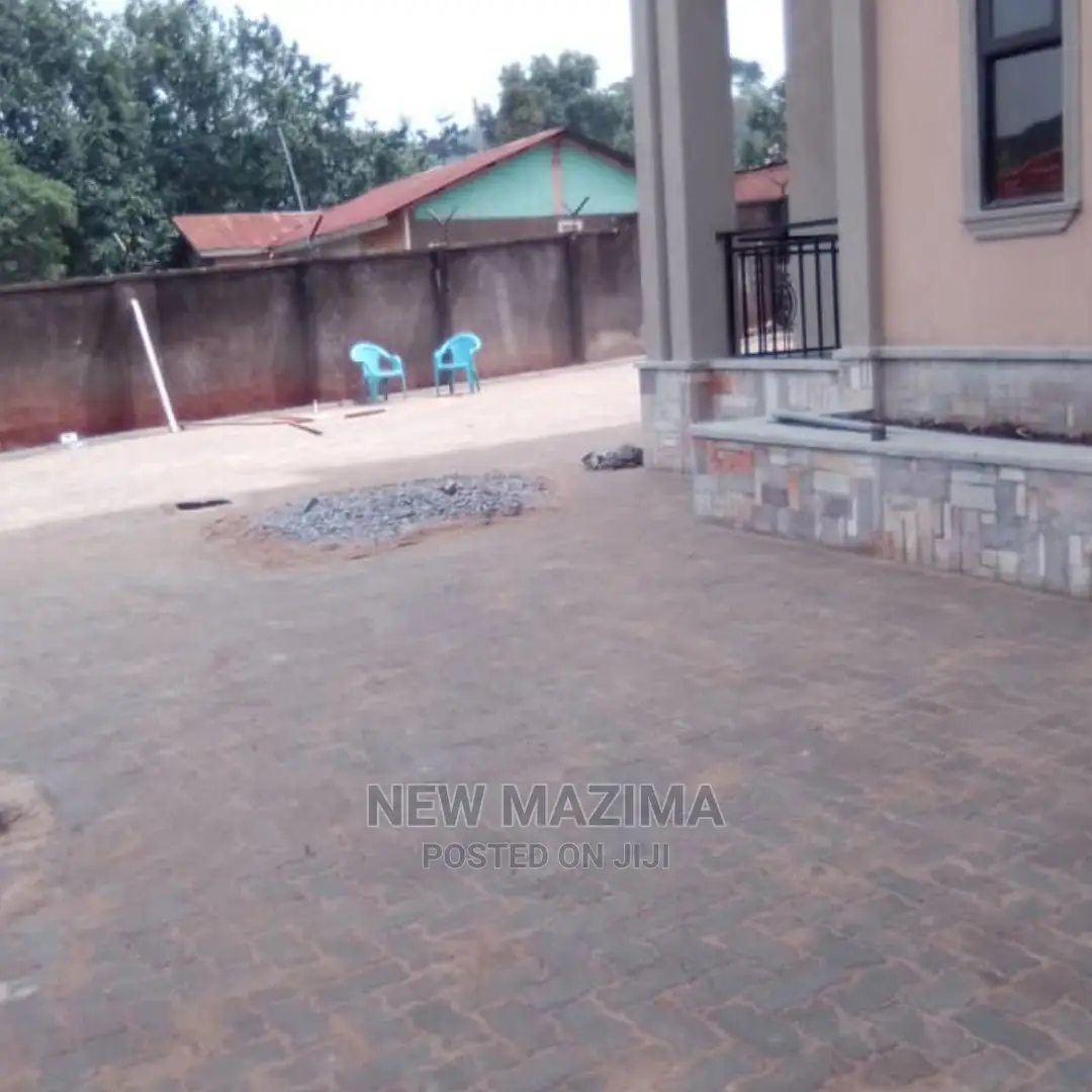 2bdrm Block of Flats in Makindye Kizungu, Central Division for Rent