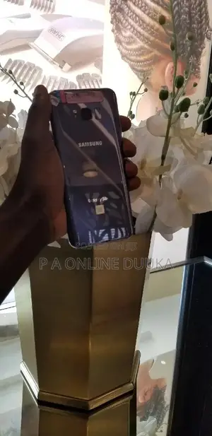 Photo - Samsung Galaxy S8 Plus 64 GB Blue