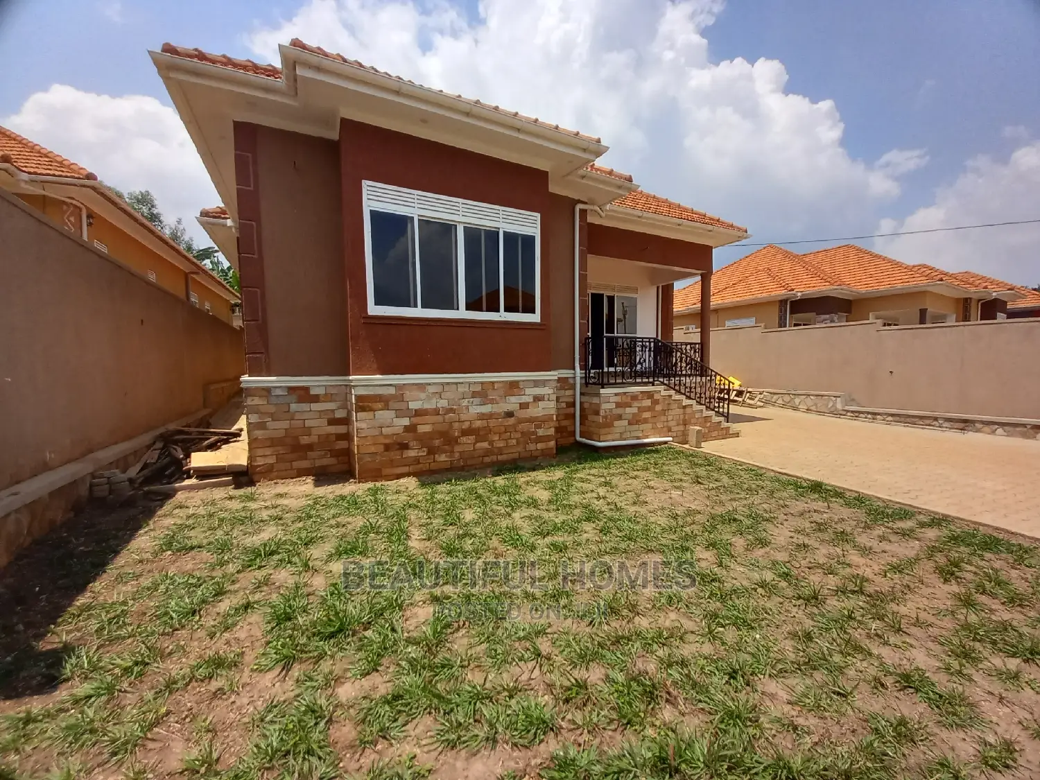 Furnished 4bdrm Bungalow in Wealthy Estate, Kira for Sale