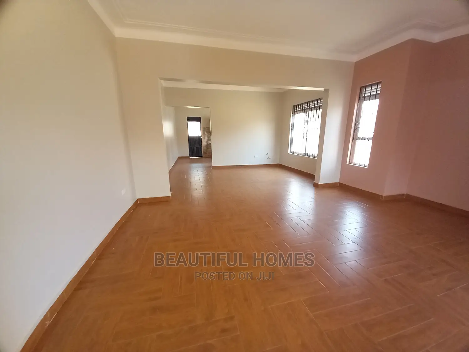 Furnished 4bdrm Bungalow in Wealthy Estate, Kira for Sale