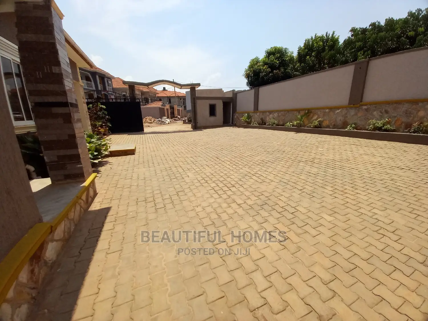 Furnished 4bdrm House in Kira Gated Estate for Sale