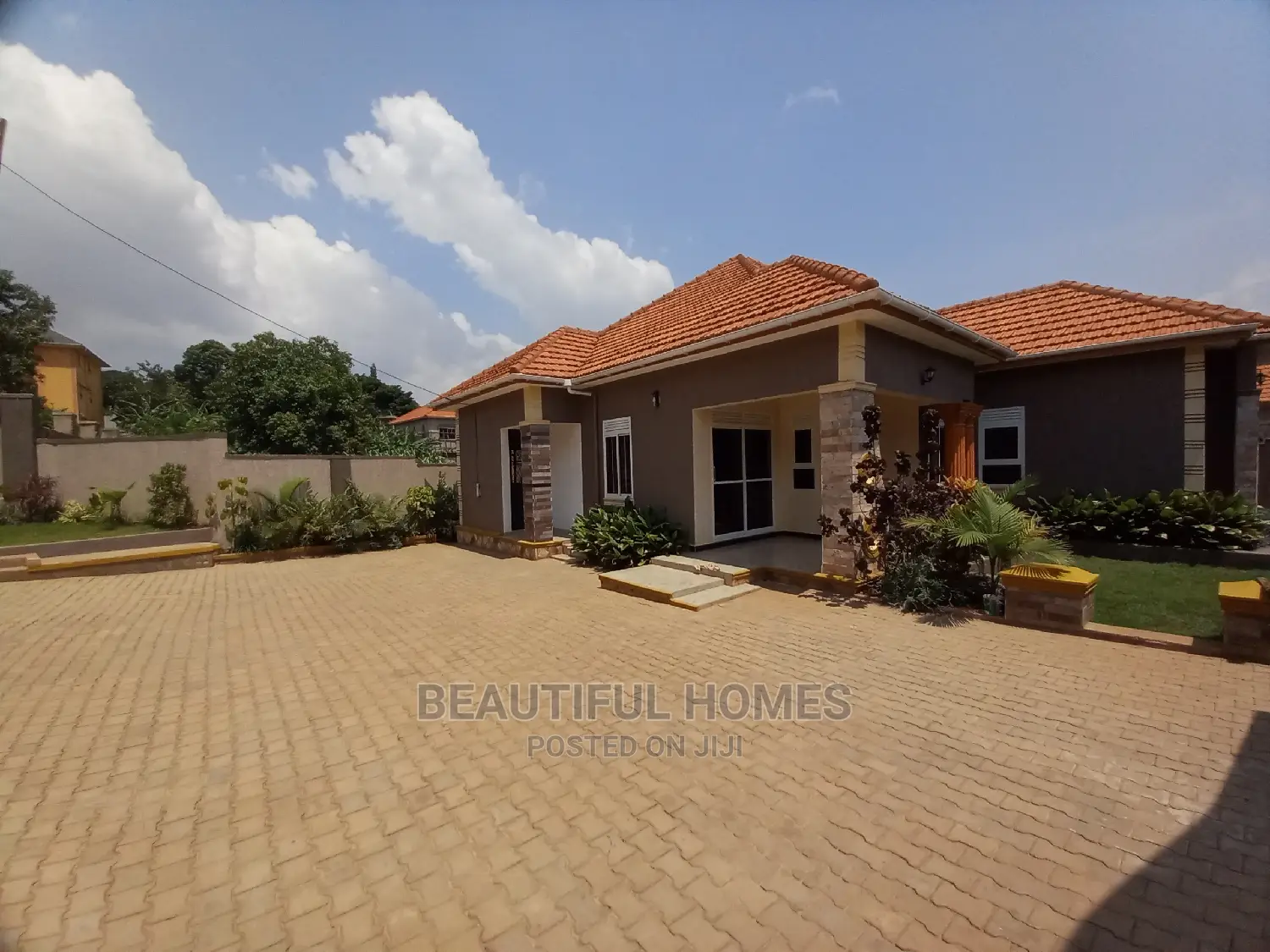 Furnished 4bdrm Bungalow in Kira Corporate for Sale
