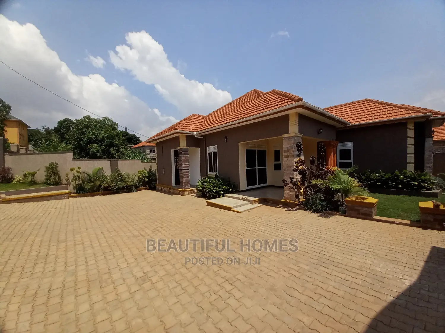 Furnished 4bdrm Bungalow in Kira Corporate for Sale