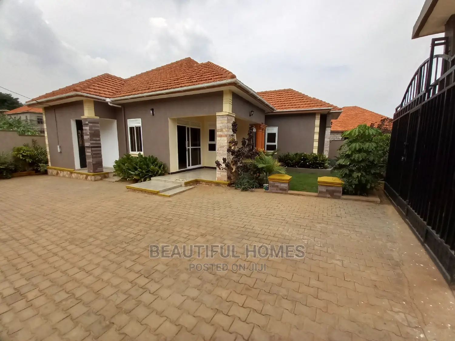 Furnished 4bdrm Bungalow in Kira Corporate for Sale