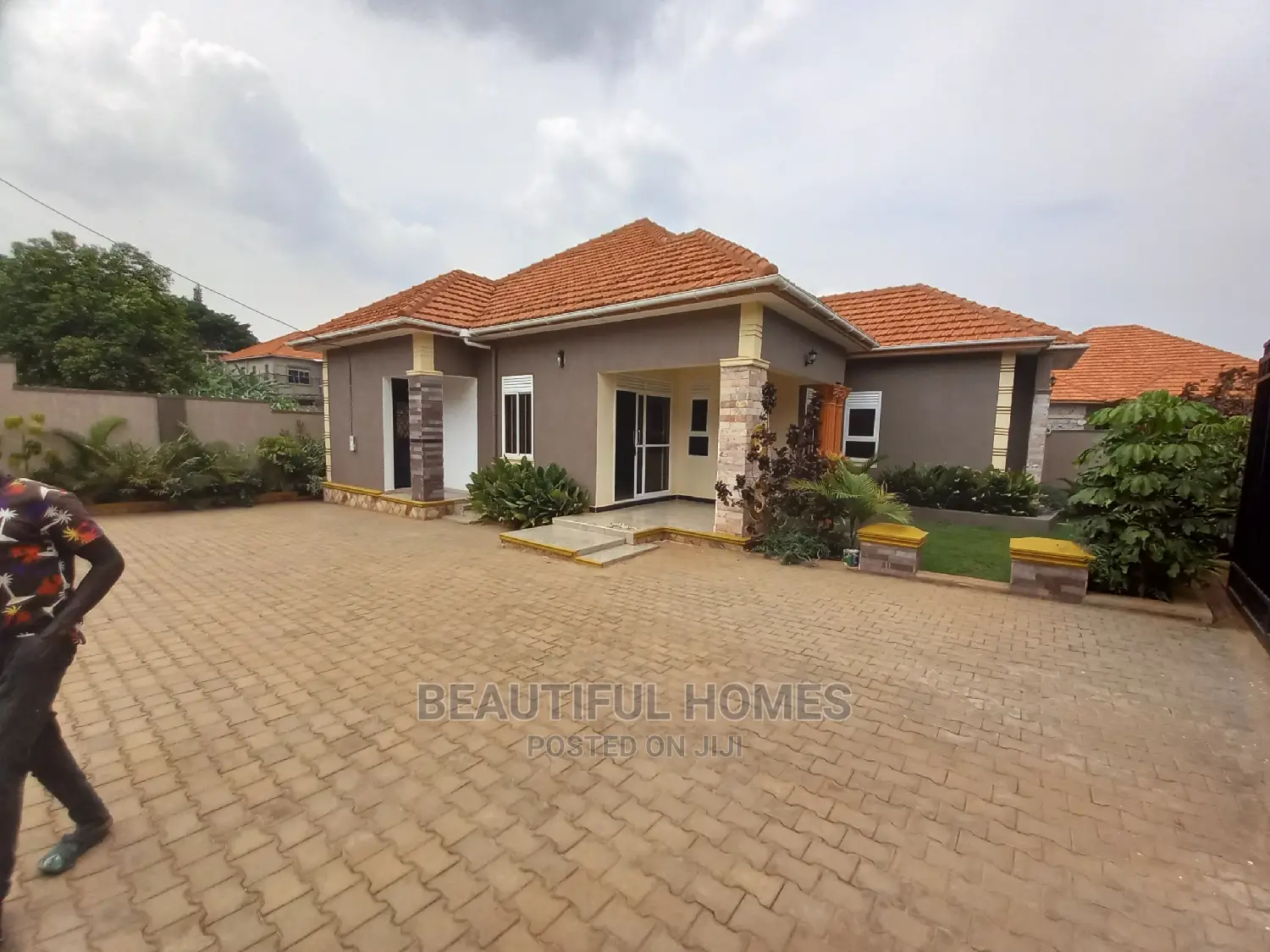 Furnished 4bdrm Bungalow in Kira Corporate for Sale