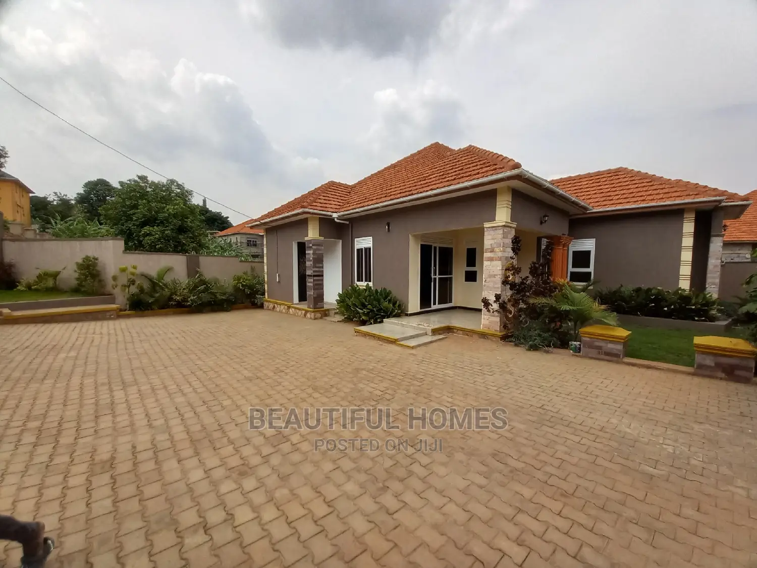 Furnished 4bdrm Bungalow in Kira Corporate for Sale