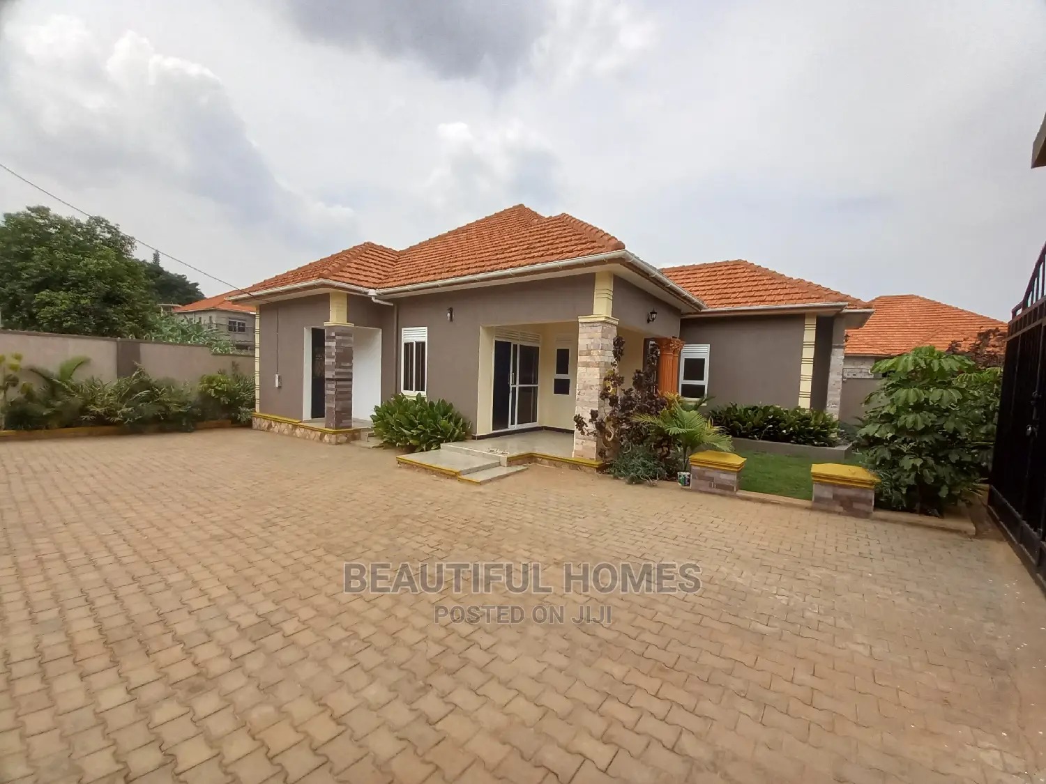 Furnished 4bdrm Bungalow in Kira Corporate for Sale