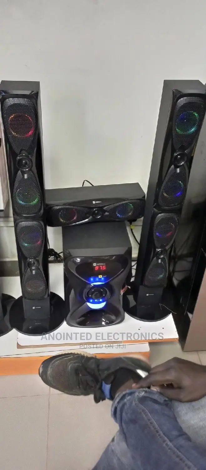 Home Theater, Sayona