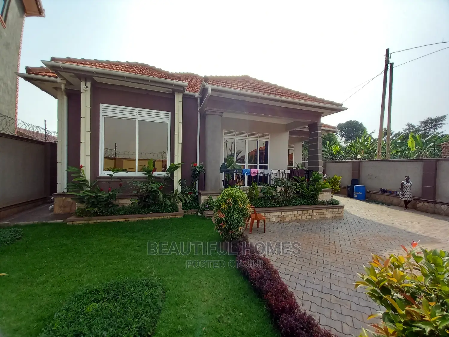 Furnished 4bdrm House in Kira Posh for sale