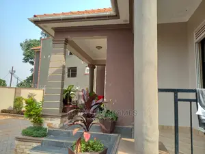 Furnished 4bdrm House in Kira Posh for sale