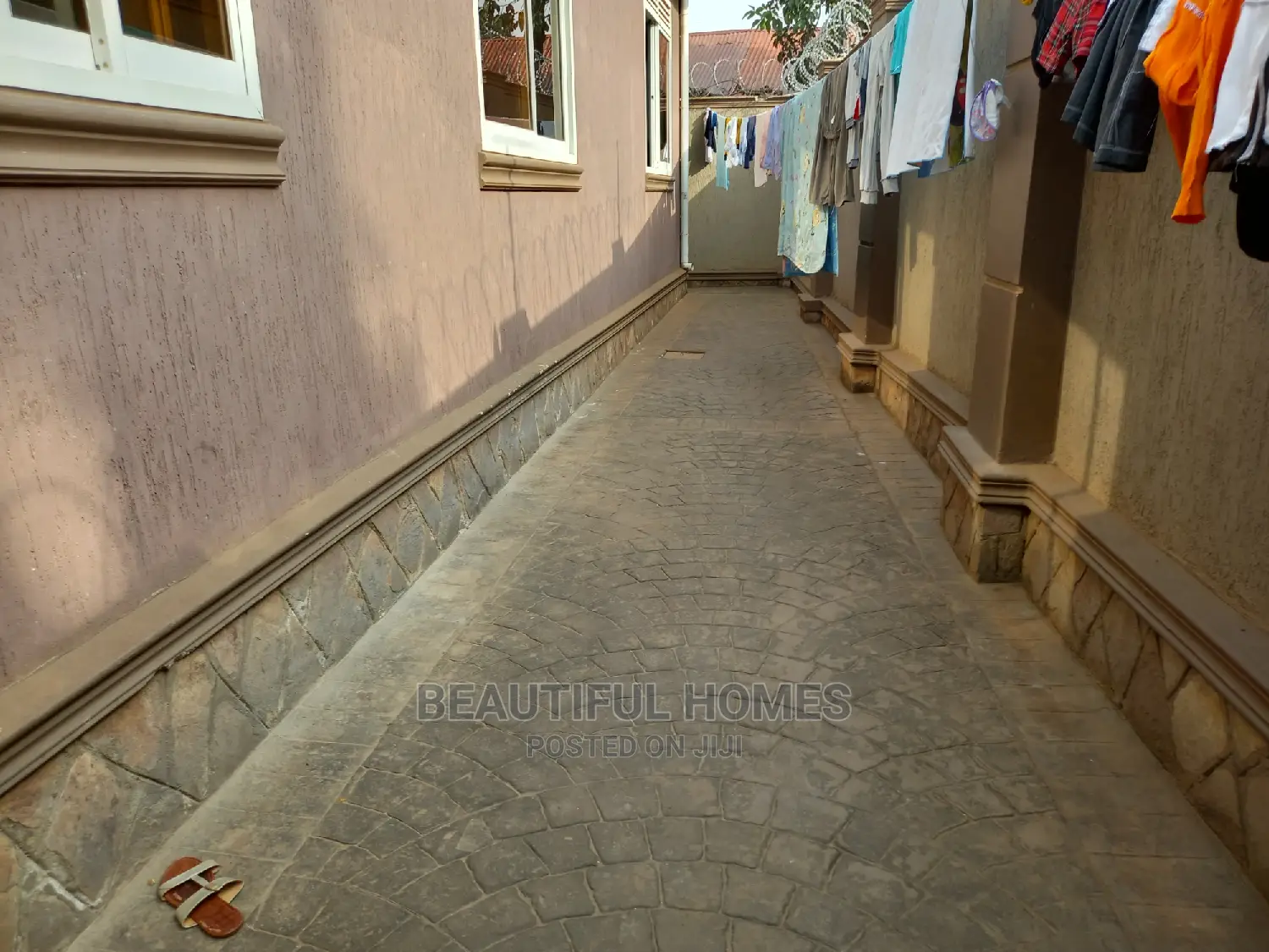 Furnished 4bdrm House in Kira Diplomat for Sale