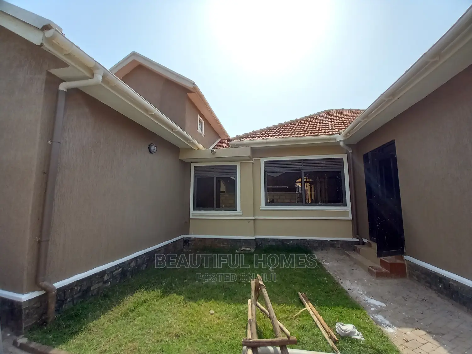Furnished 4bdrm House in Kira Corporate for Sale