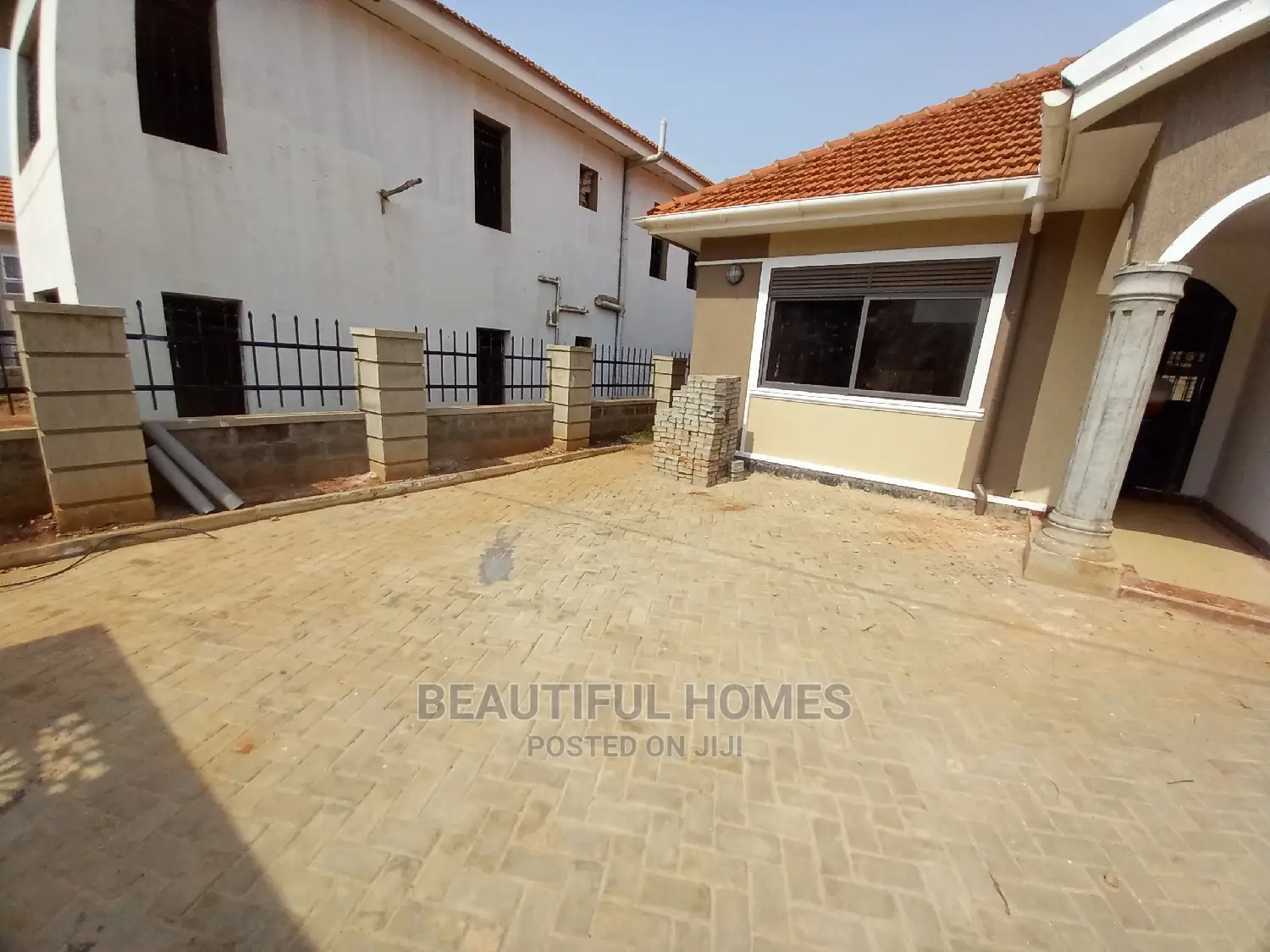 Furnished 4bdrm Duplex in Kira Rich Area for Sale