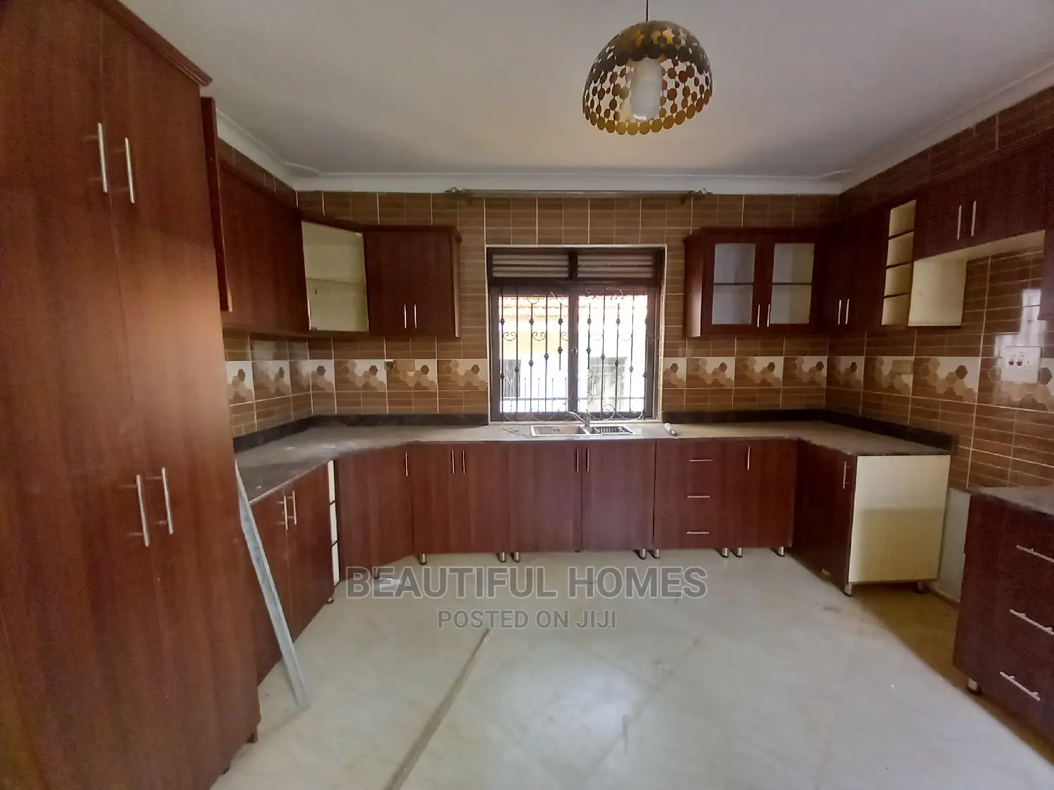 Furnished 4bdrm Duplex in Kira Rich Area for Sale