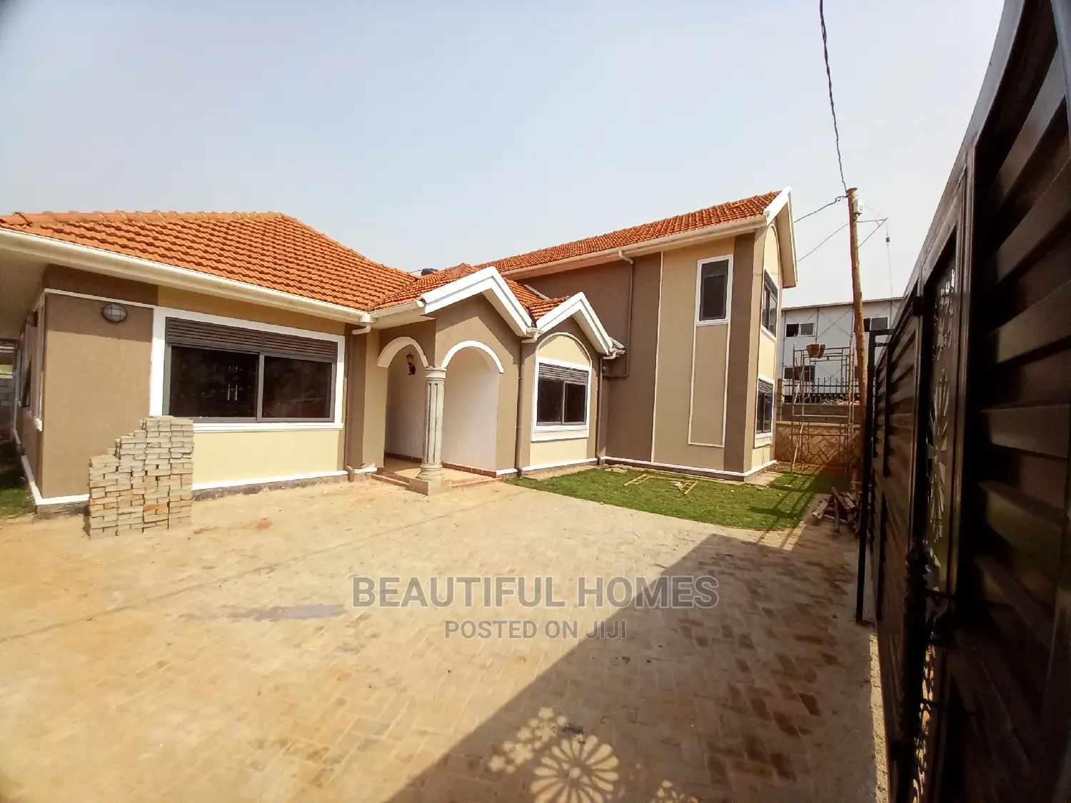Furnished 4bdrm Duplex in Kira Gated for Sale