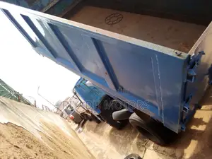 Isuzu Elf With Big Tray