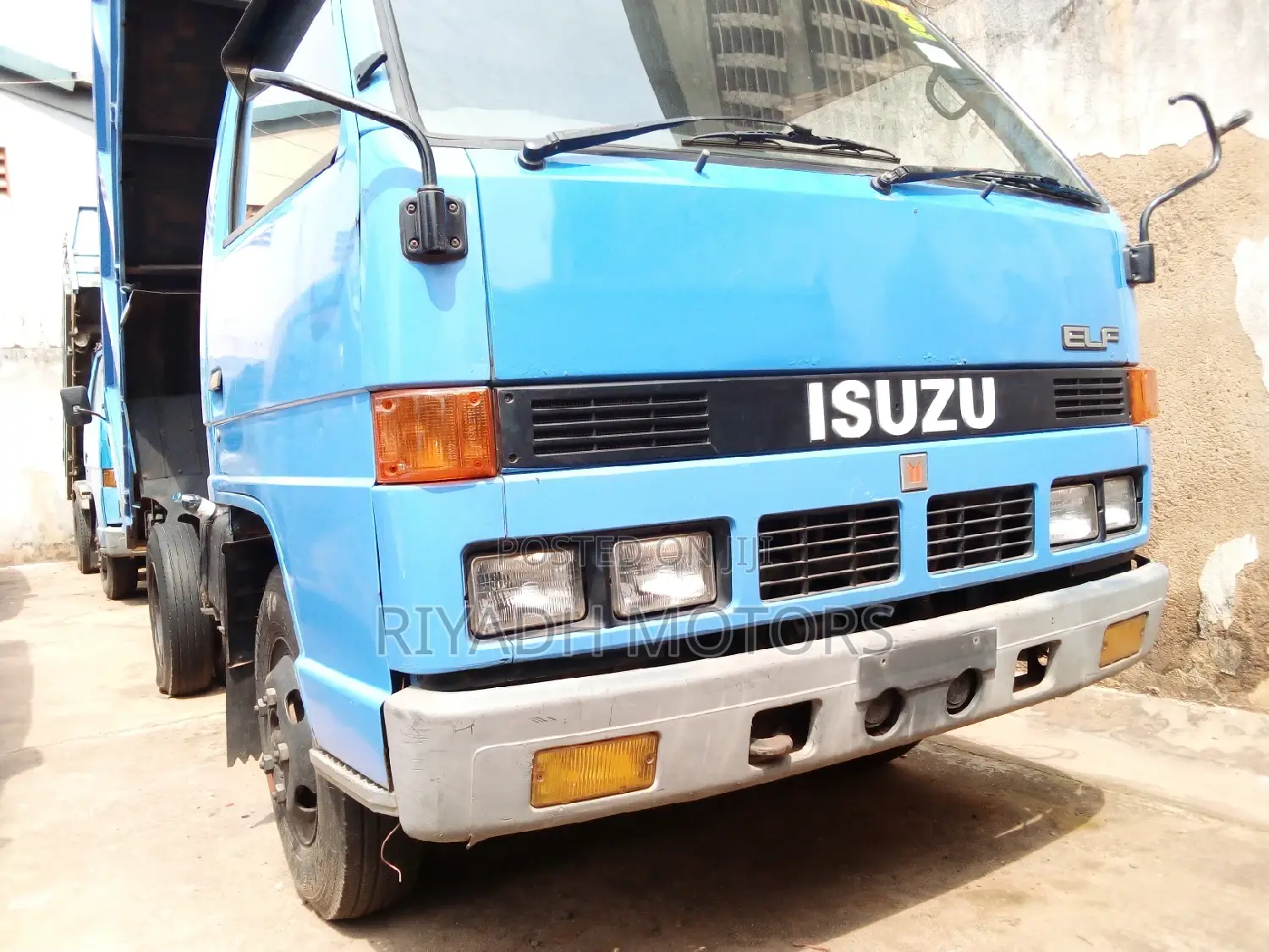 Isuzu Elf With Big Tray