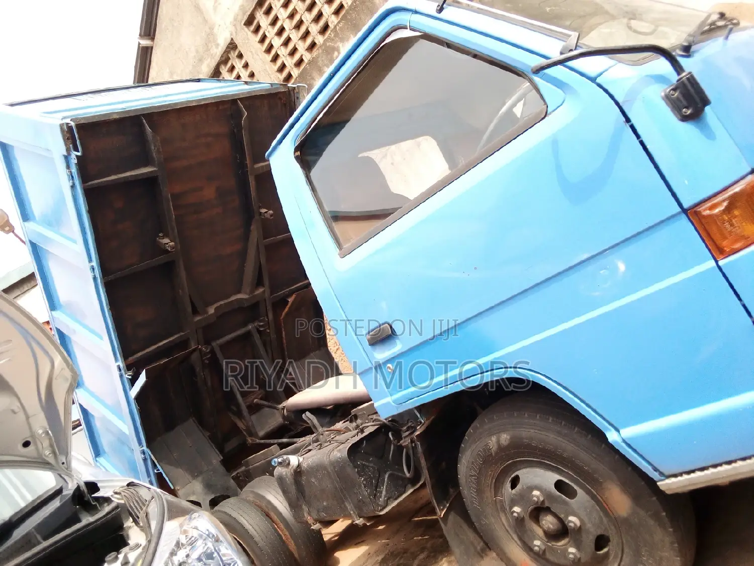 Isuzu Elf With Big Tray