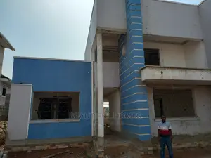Furnished 5bdrm Duplex in Tarmack Estate, Kira for Sale