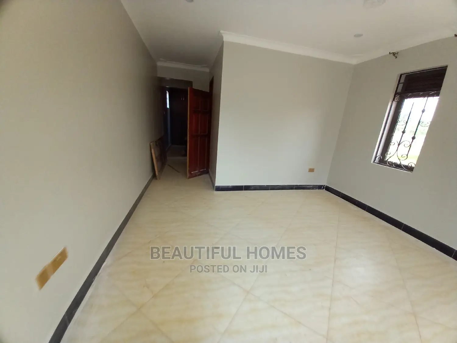 Furnished 5bdrm Duplex in Tarmack Estate, Kira for Sale