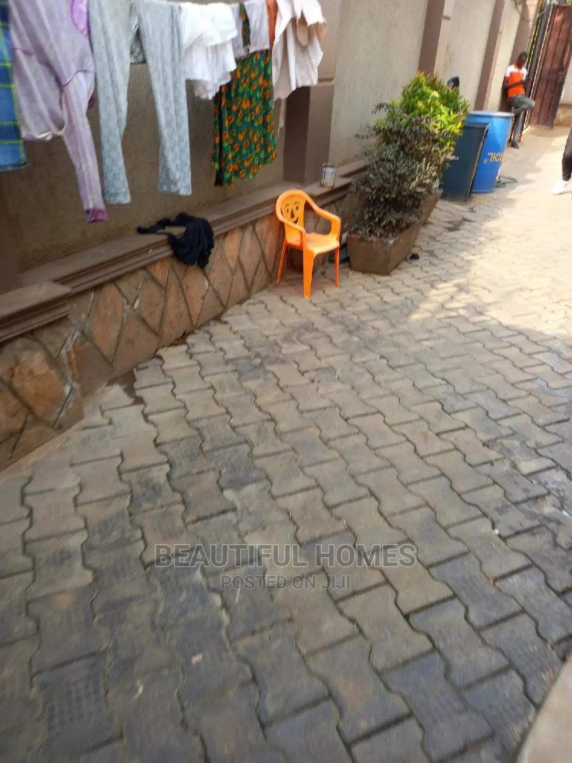 Furnished 4bdrm House in Kira Posh for sale