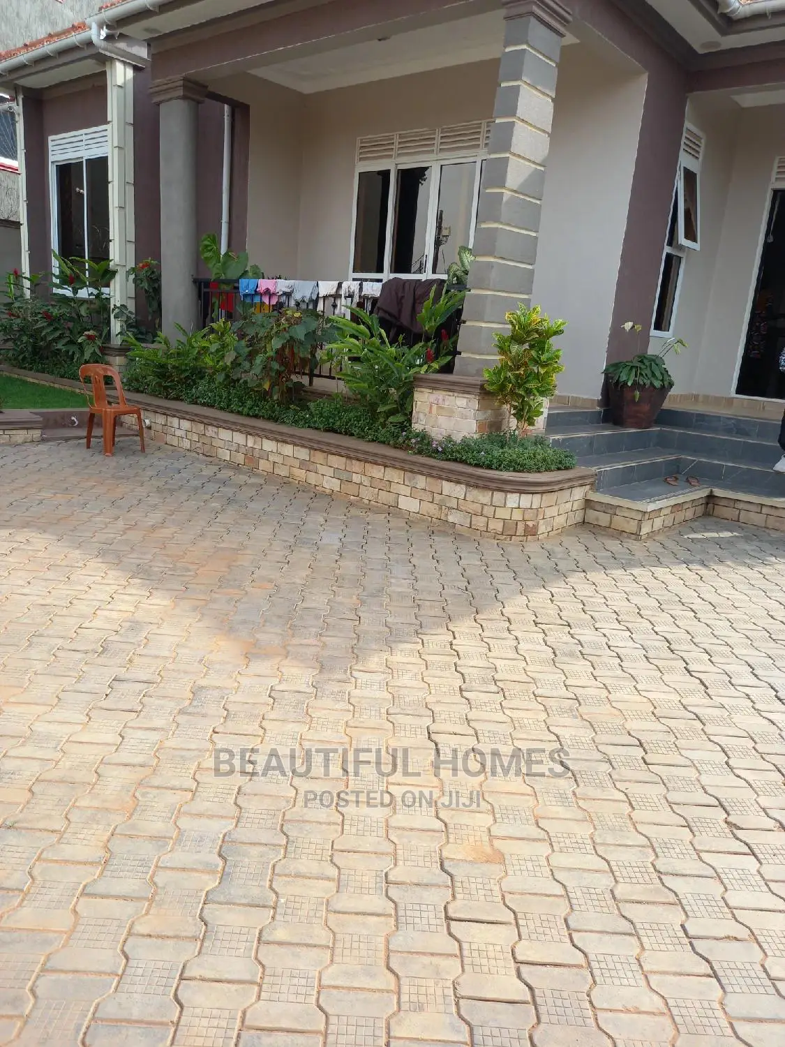 Furnished 4bdrm House in Kira Diplomat for Sale