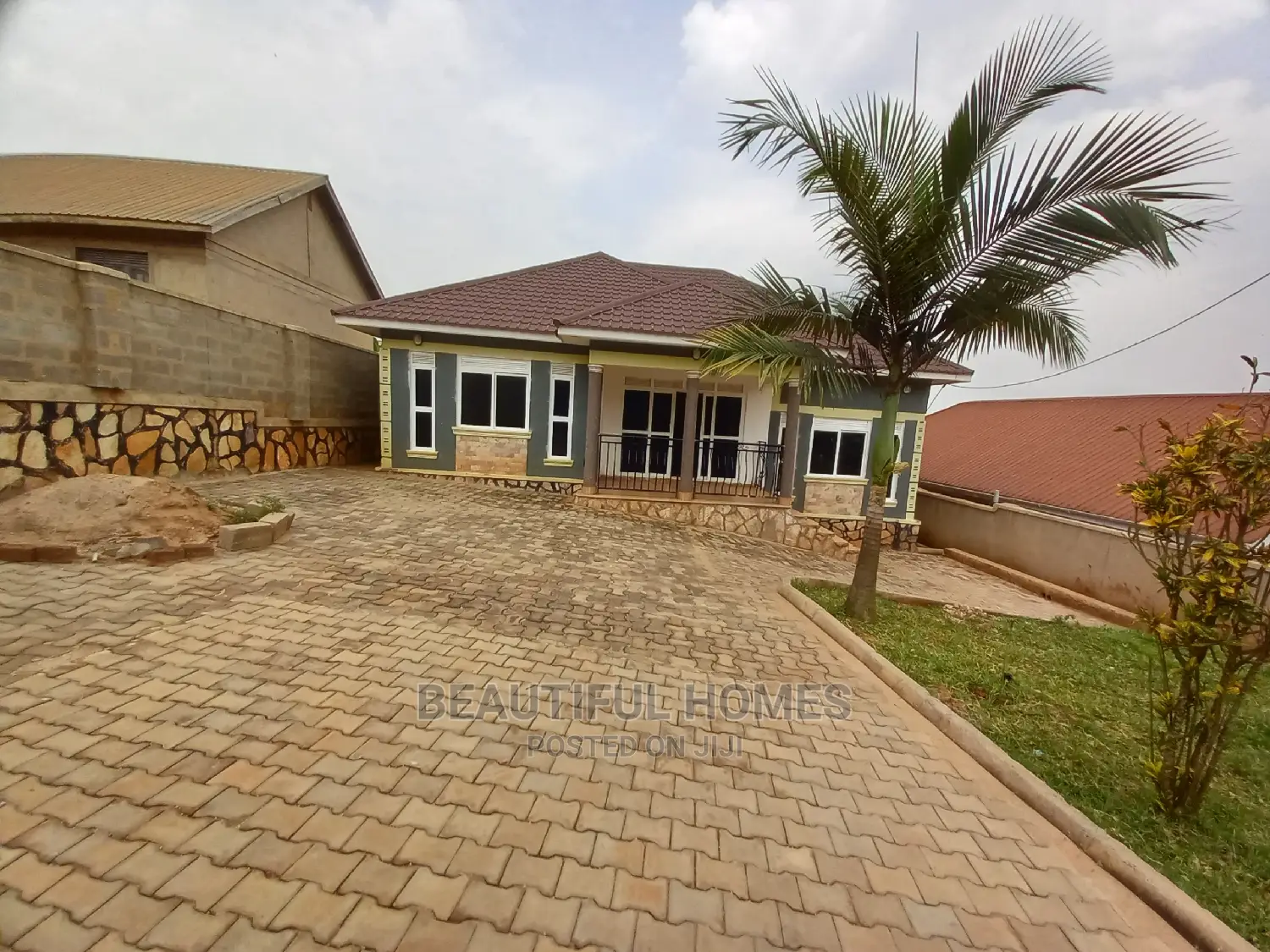 Furnished 3bdrm House in Kira for Sale