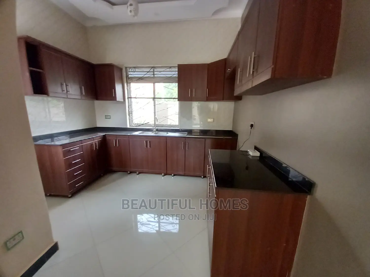 Furnished 4bdrm House in Minister'S Lane, Kira for Sale