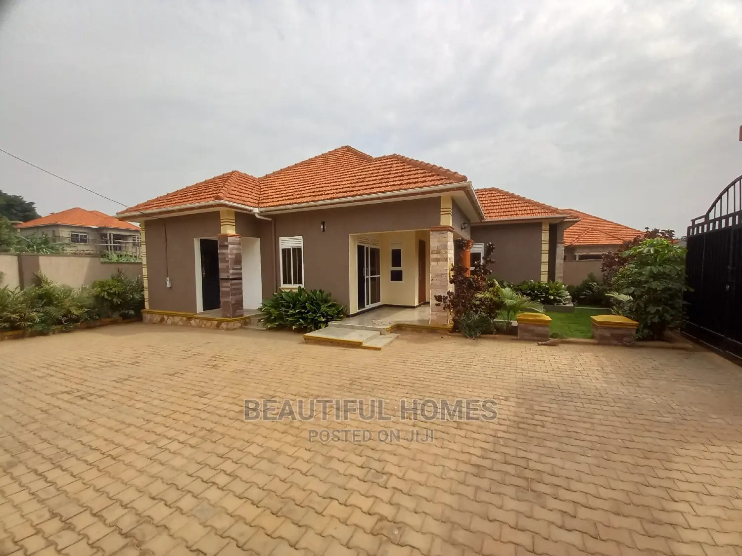 Furnished 4bdrm Bungalow in Posh Neighborhood, Kira for Sale
