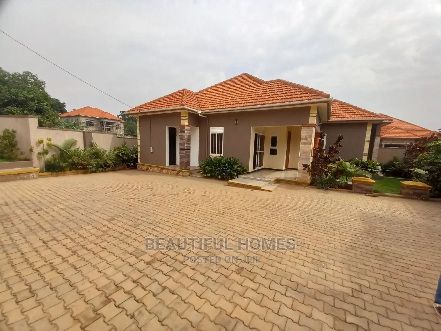 Furnished 4bdrm House in Kira Tarmacked Close for Sale