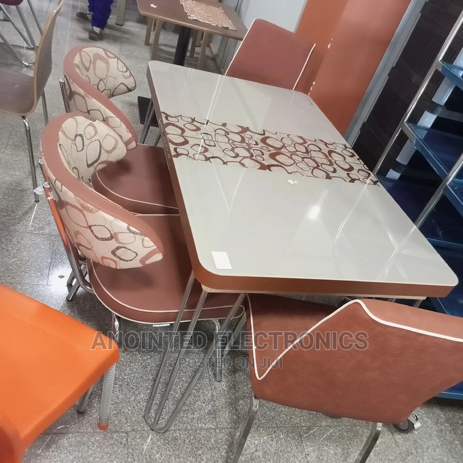 Dining Table, 6 Seaters