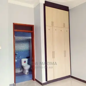 5bdrm Maisonette in Kitende Ntebe Rd, Central Division for Sale
