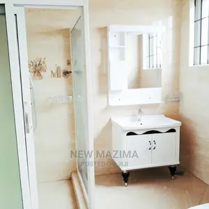 5bdrm Maisonette in Kitende Ntebe Rd, Central Division for Sale