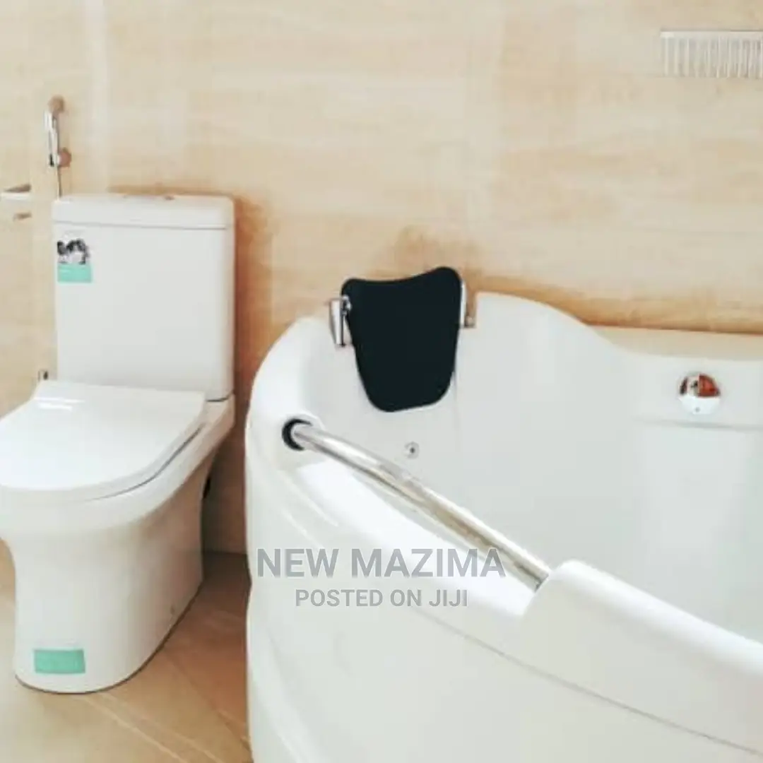 5bdrm Maisonette in Kitende Ntebe Rd, Central Division for Sale