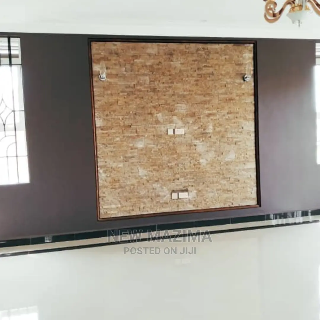 5bdrm Maisonette in Kitende Ntebe Rd, Central Division for Sale