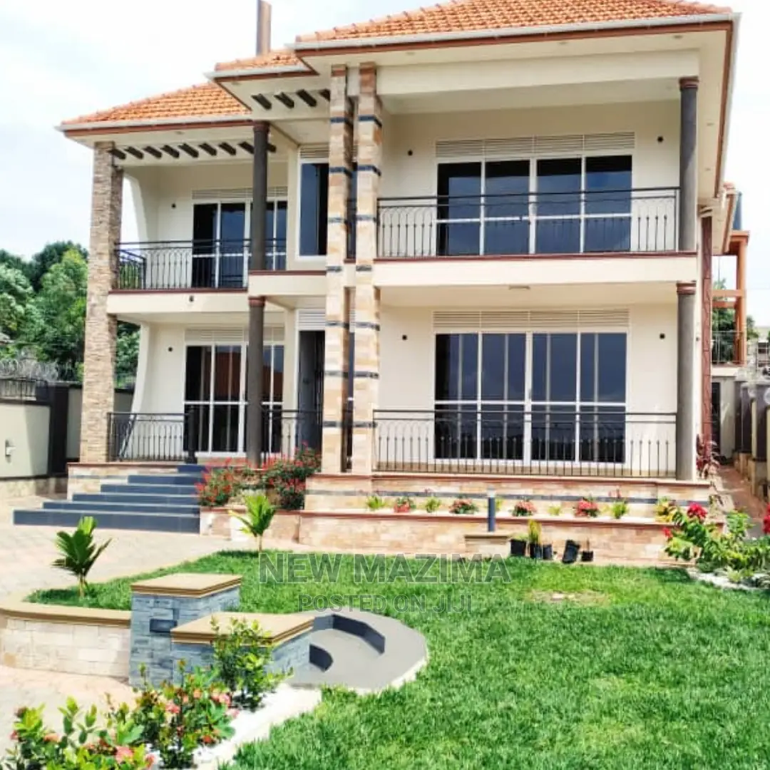5bdrm Maisonette in Kitende Ntebe Rd, Central Division for Sale