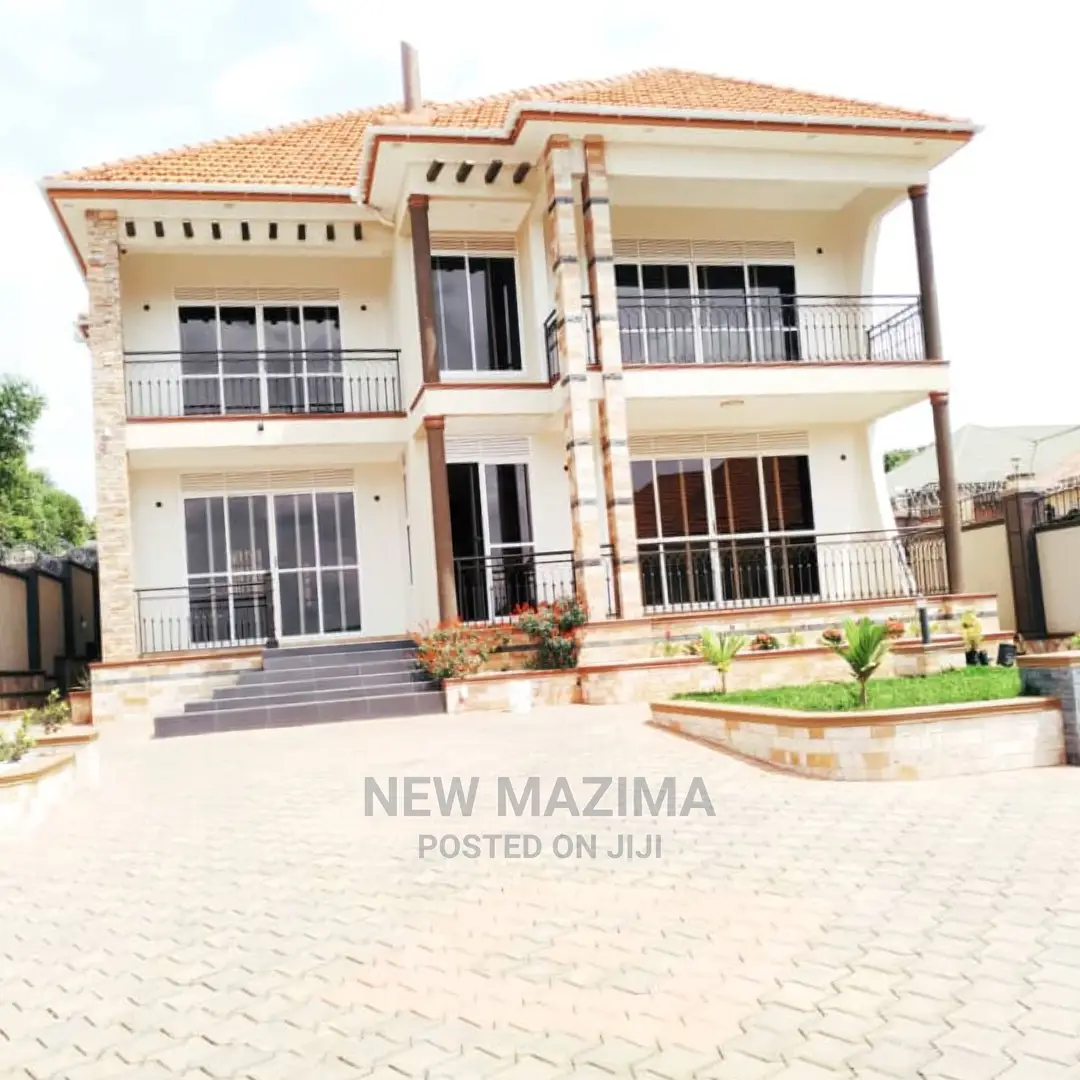 5bdrm Maisonette in Kitende Ntebe Rd, Central Division for Sale