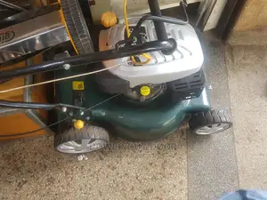 Photo - Honda Lawn More Engine Grass Cutter