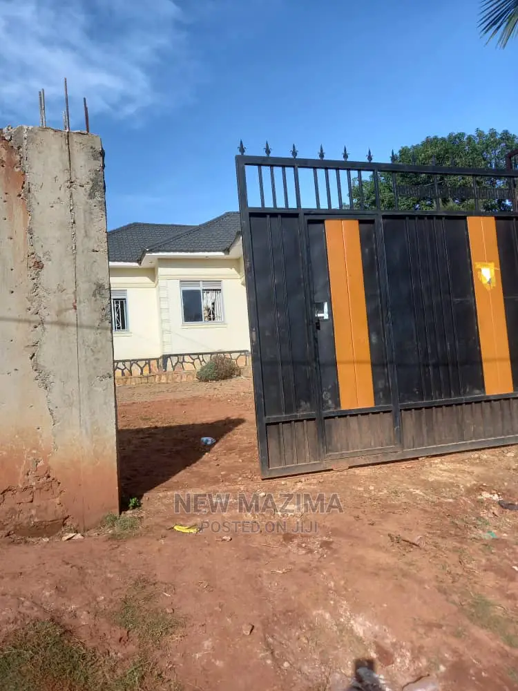 3bdrm House in Seguku Katare, Division a for Sale