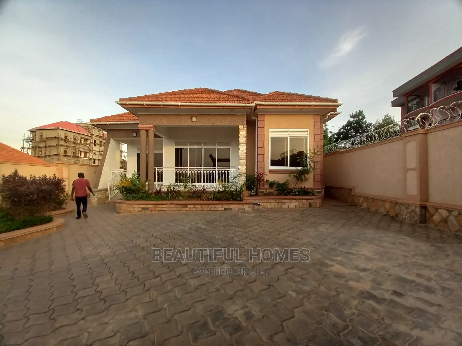 Furnished 4bdrm House in Kira Tarmacked for Sale