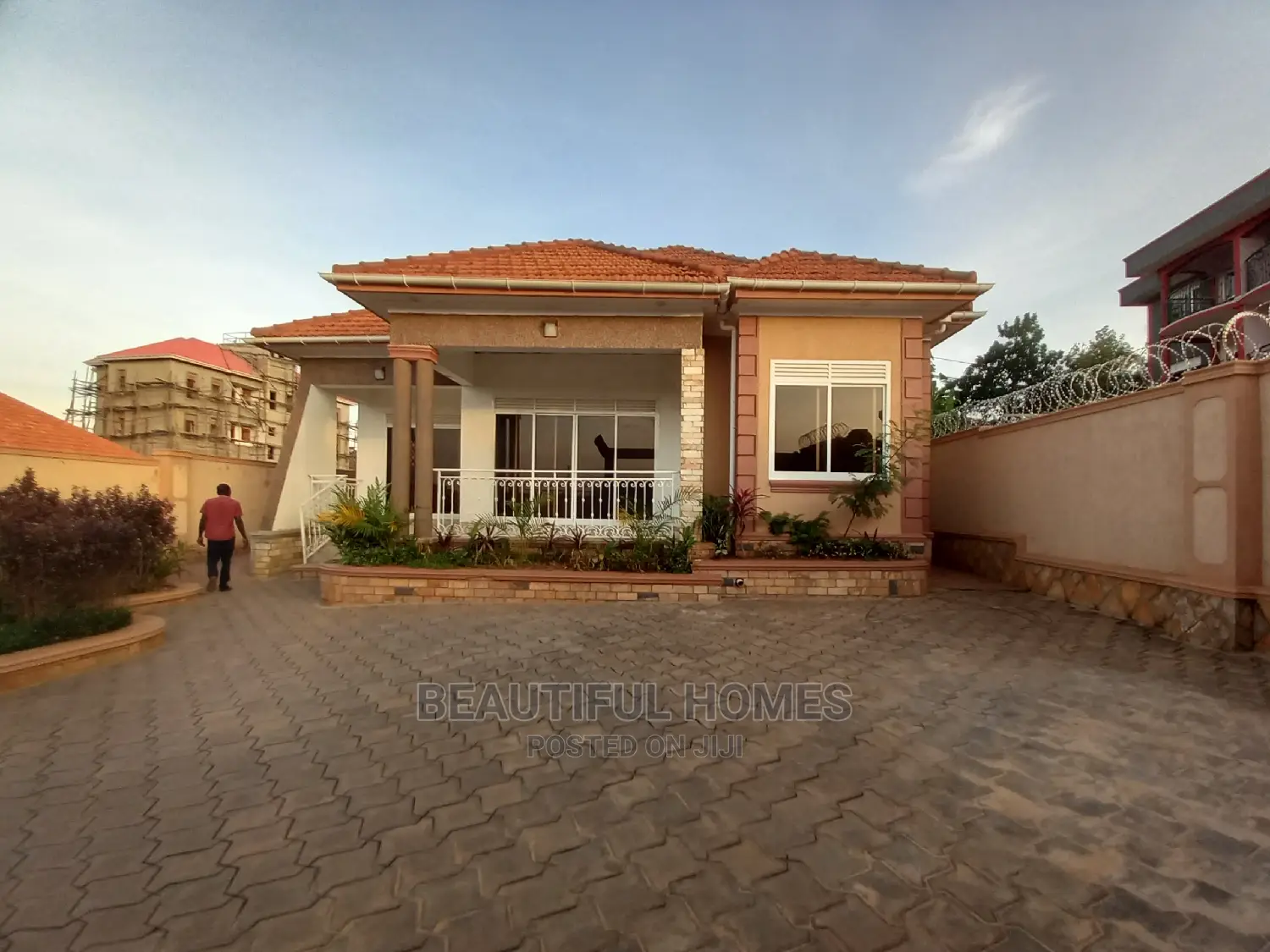 Furnished 4bdrm House in Kira Tarmacked for Sale