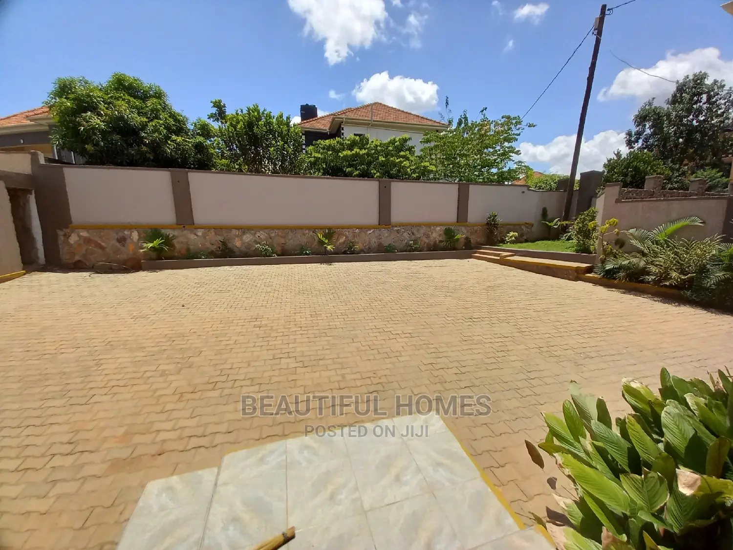 Furnished 4bdrm Bungalow in Richest Estate, Kira for Sale